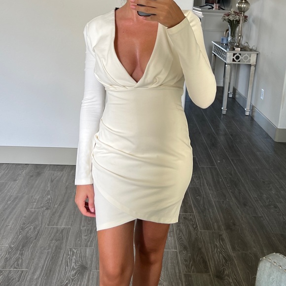 NWT white draped long sleeve dress - Picture 4 of 4